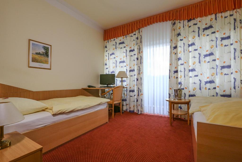 Hotel Restaurant Luedenbach Overath Kamer foto